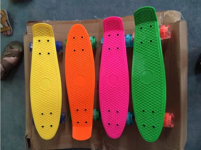 56cm Frosted Deck Fish Skateboard Single Rock Skateboard Flashing Wheel Fishboard Skateboard Mini Cruiser Skate Board Kids Penny